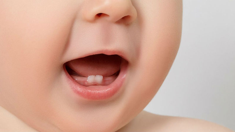 Dinh dưỡng cho bé đang trong giai đoạn sốt mọc răng