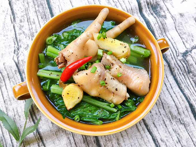 Học các đầu bếp Việt nấu canh chân gà thơm phức nhâm nhi ngày cuối tuần