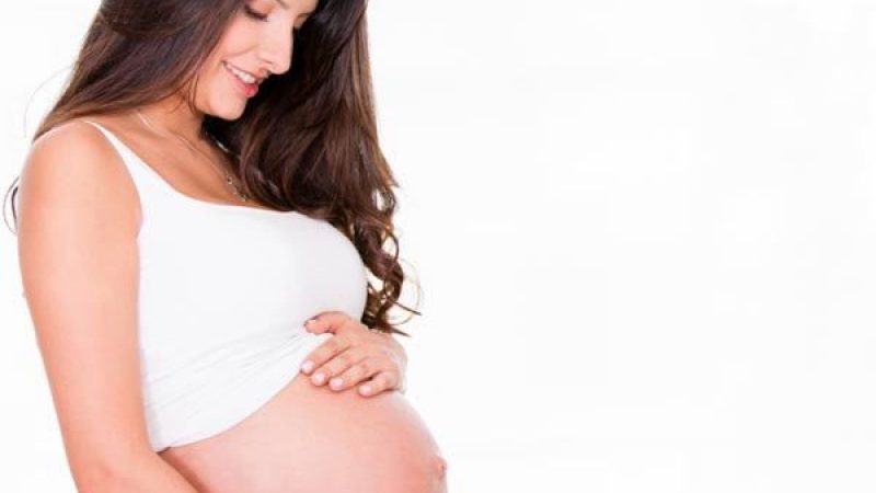 Một số thực phẩm bà bầu cần hạn chế ăn trong quá trình mang thai