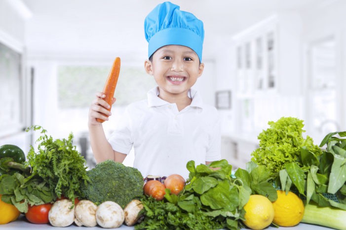 Đảm bảo lượng rau củ để bổ xung vitamin trong khẩu phần ăn của bé