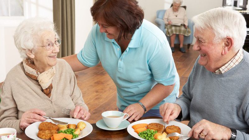 Tháp dinh dưỡng cho người cao tuổi gồm những gì?