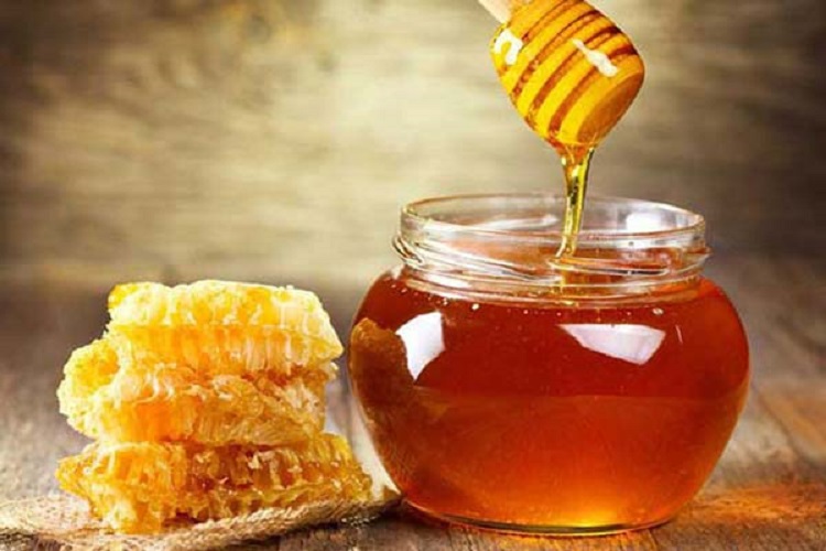 Thay vì ăn đường người cao tuổi nên ăn mật ong