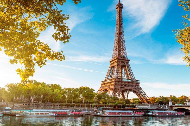 tháp Eiffel - tòa tháp biểu tượng cho nước Pháp.