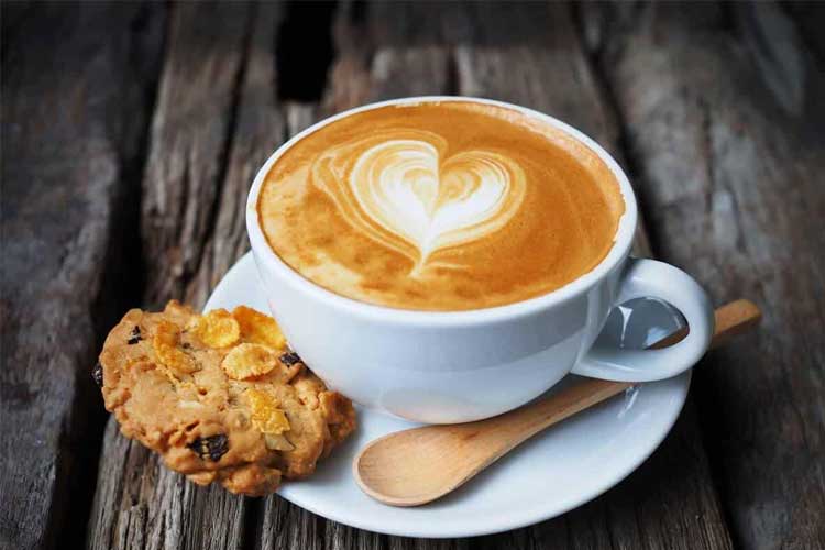 Cappuccino không quá gắt của cà phê, không quá ngậy của sữa, có vị cà phê trầm và nhẹ